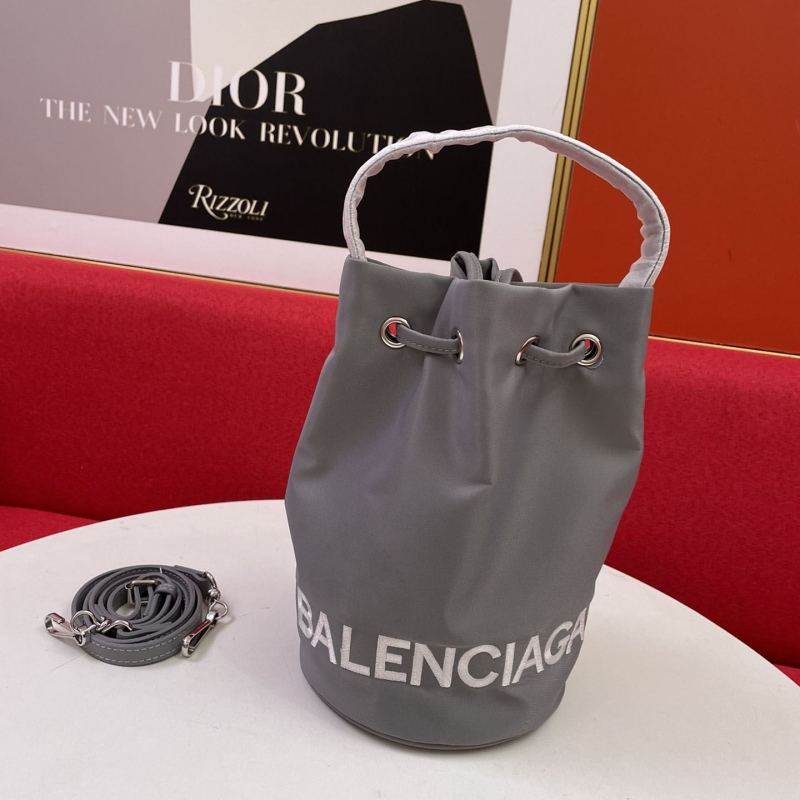 Ba*len*cia*ga bucket bags